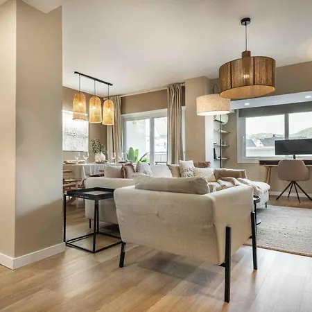 Gorgeous With Balcony - Center By Rems *