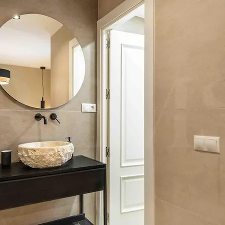 Apartman Gorgeous With Balcony - Center By Rems *