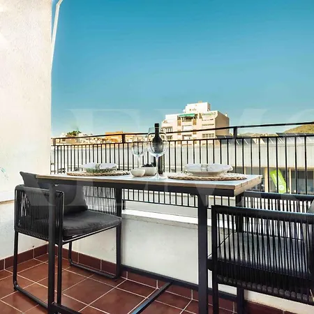 Gorgeous With Balcony - Center By Rems *