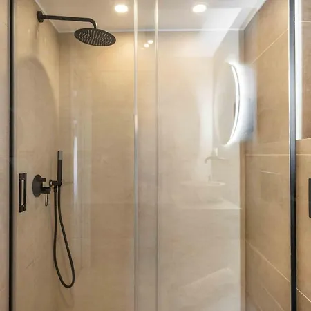 Gorgeous With Balcony - Center By Rems Apartment