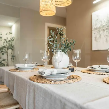 Gorgeous With Balcony - Center By Rems *