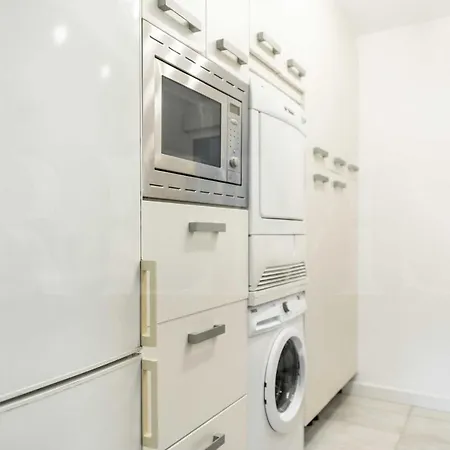 Gorgeous With Balcony - Center By Rems Apartment