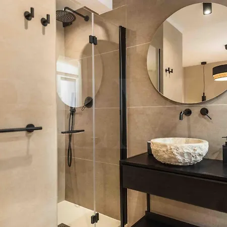 Gorgeous With Balcony - Center By Rems Apartment *